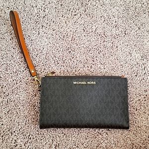 Micheal Kors Wristlet wallet